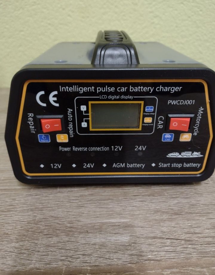 Зарядний пристрій автомобільний для акумуляторів 12-24v