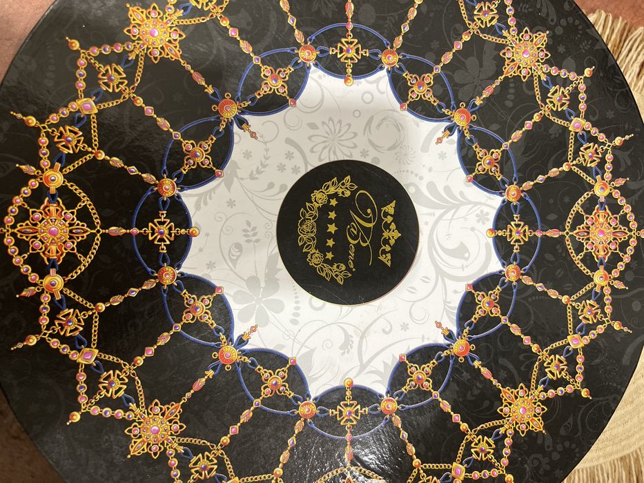 Nowy zestaw eleganckich porcelanowych filiżanek