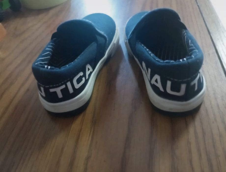 Sapatos novos menino