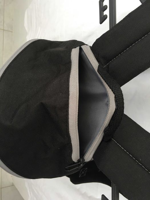 Mochila preta da Nissan