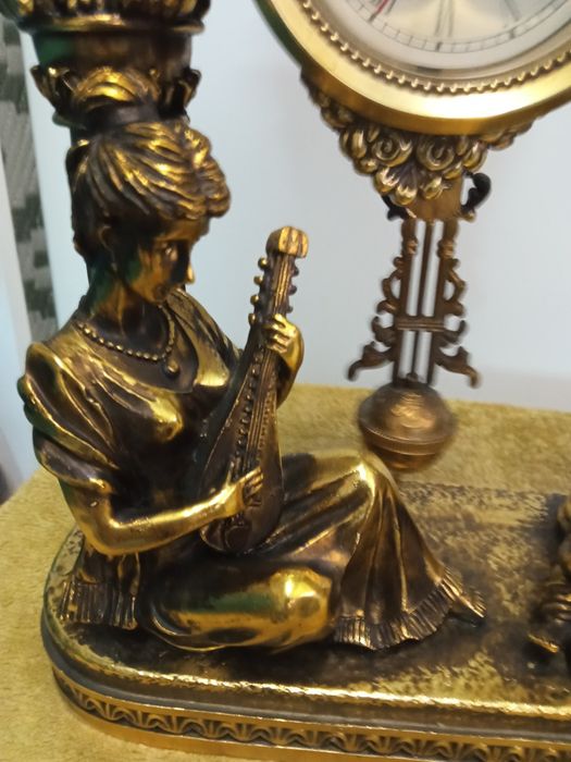 Zegar kwarcowy z konglomeratu