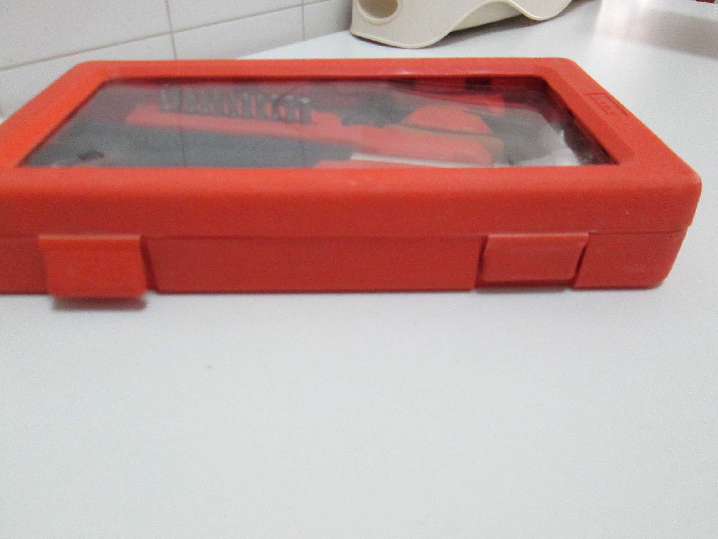Caixa de ferramentas Ikea