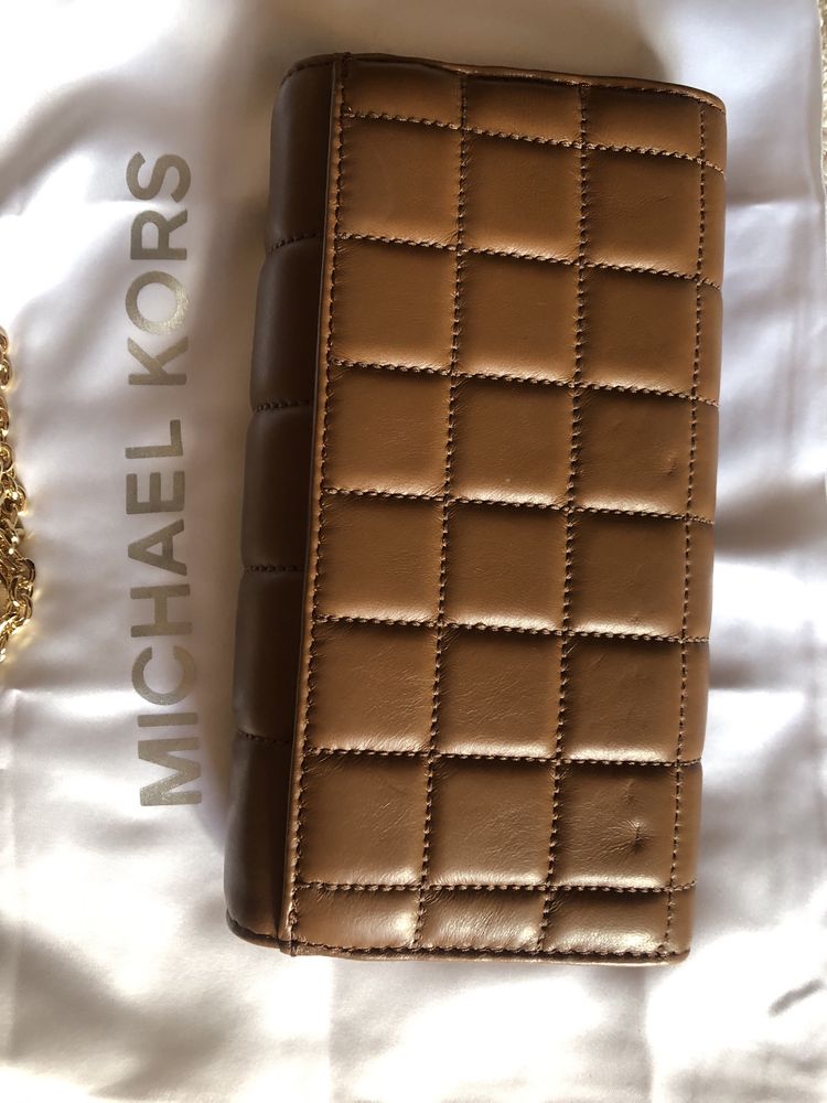 Carteira Michael Kors com corrente