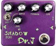 Pedal de guitarra com efeito echo