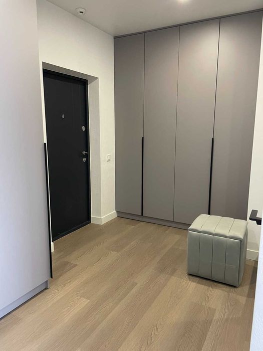 Оренда центр Коновальця