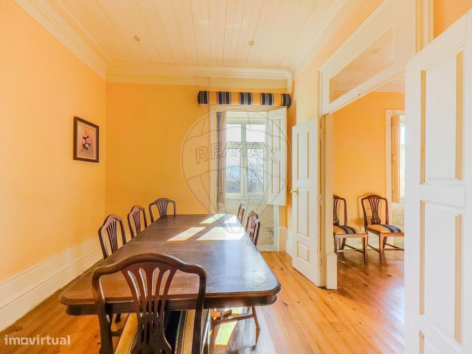 Moradia T5 para venda