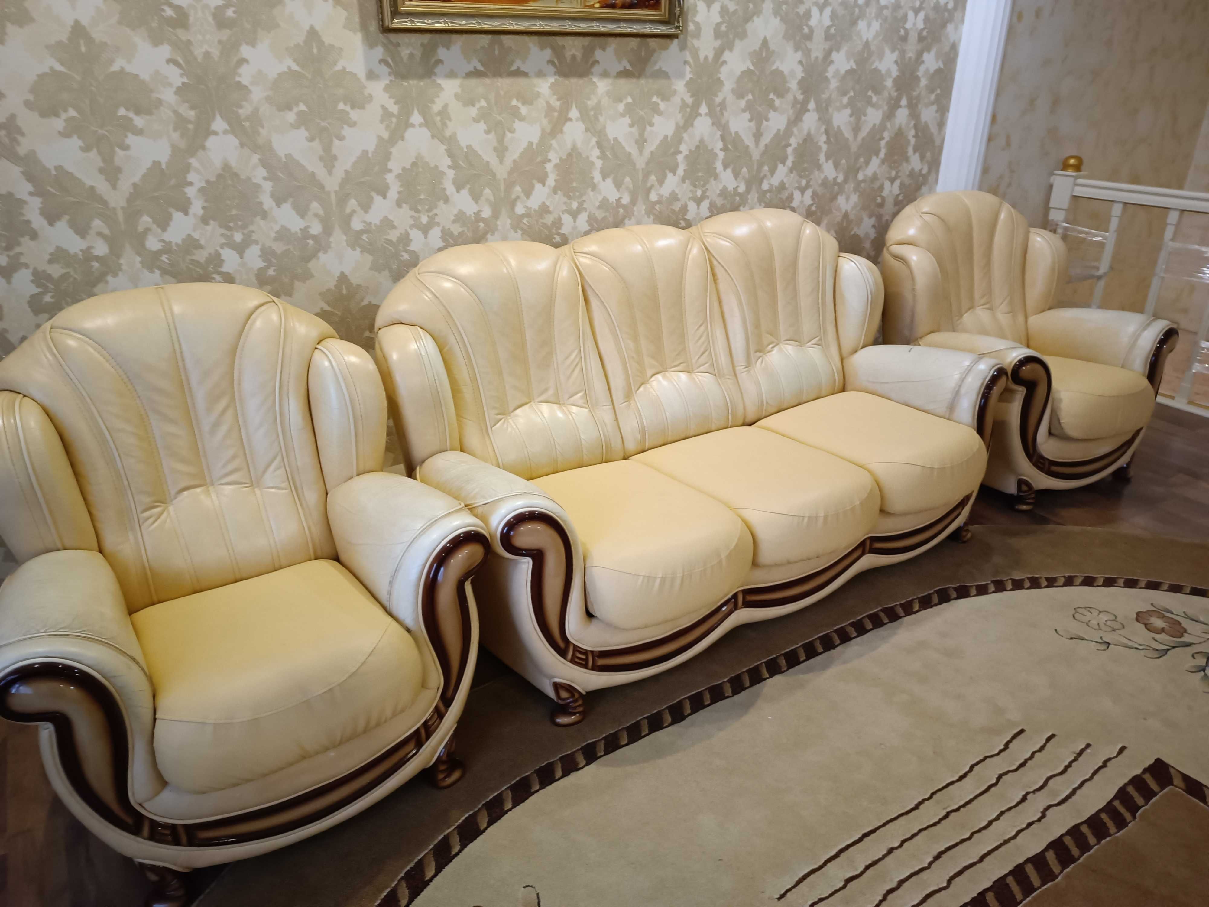 Диван розкладний шкіряний +2 крісла