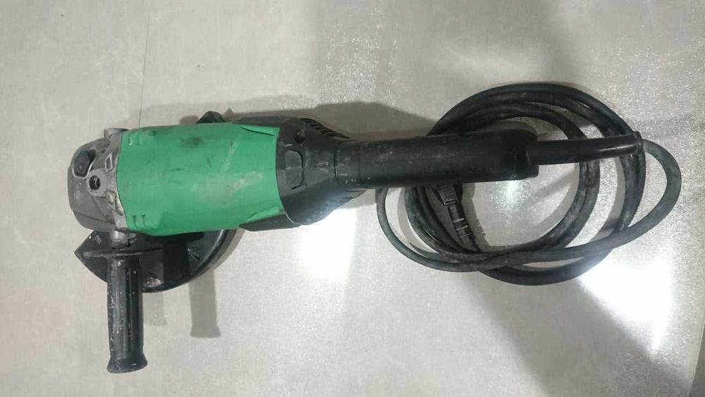 Болгарка (угловая шлифмашина) Hitachi G23ST