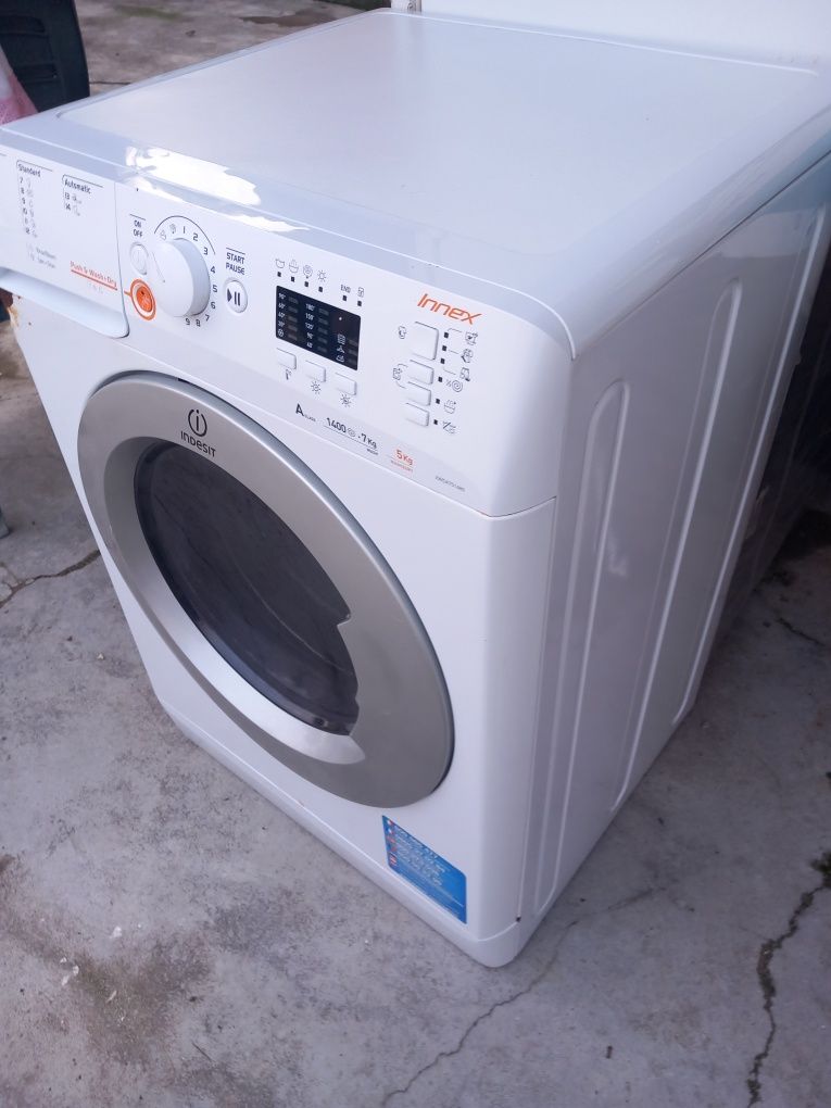 Máquina de lavar e secar roupa Indesit - LER ANÚNCIO