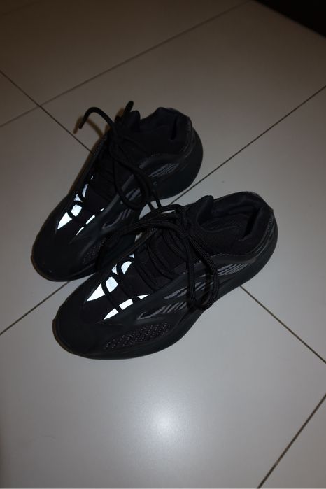 Кросовки yeezy adidas 700