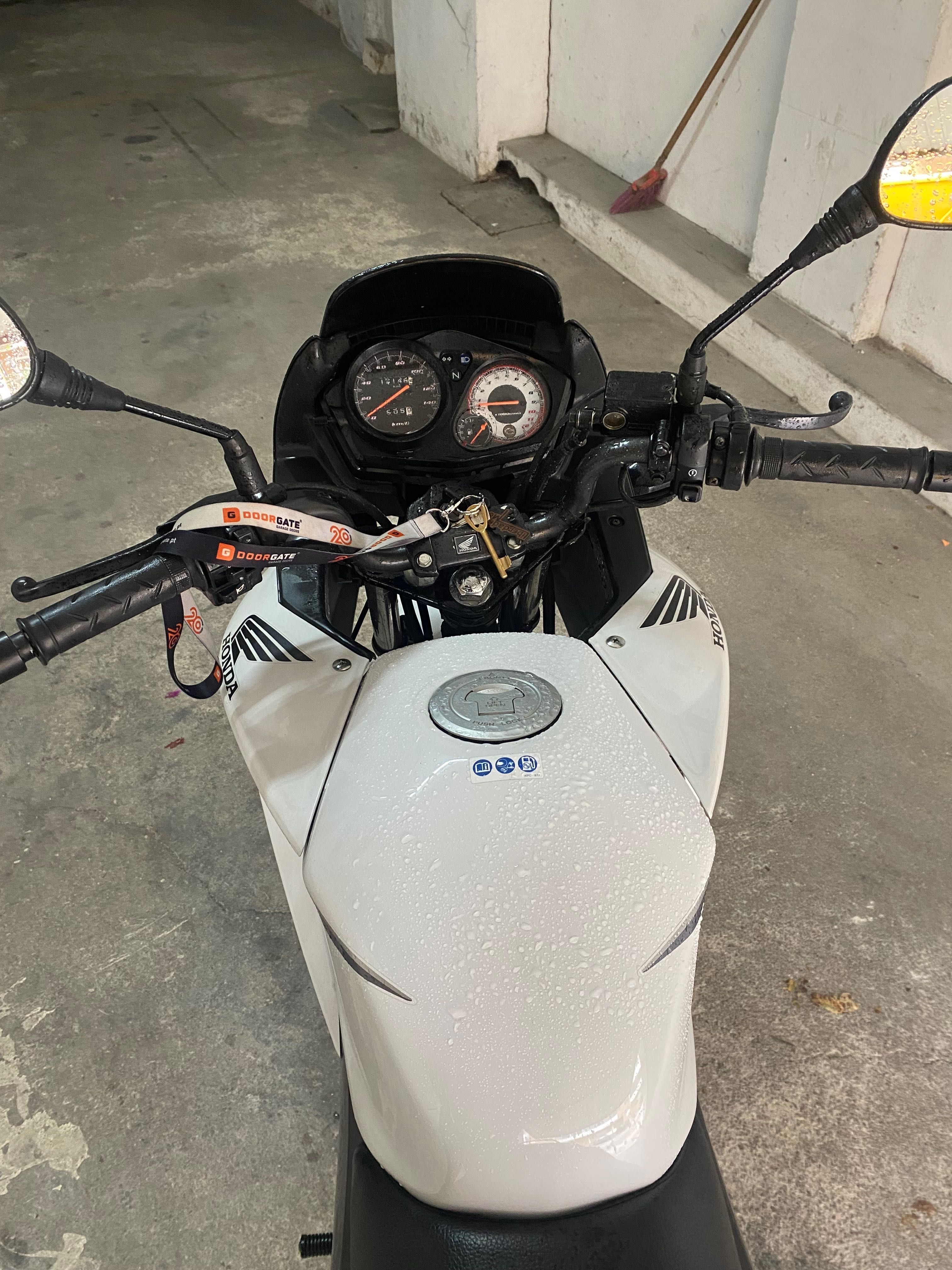 Moto Honda CB125F