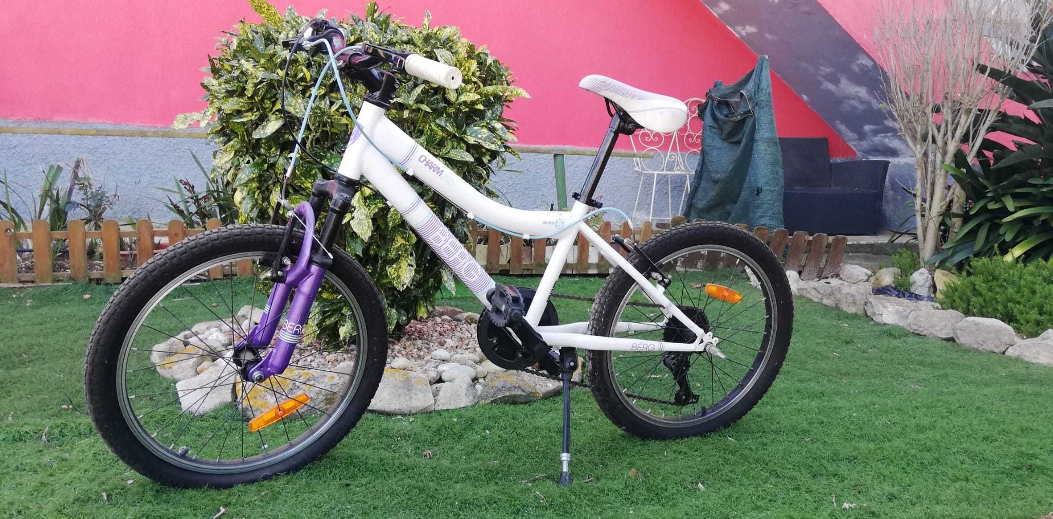 Bicicleta de menina com pouco uso