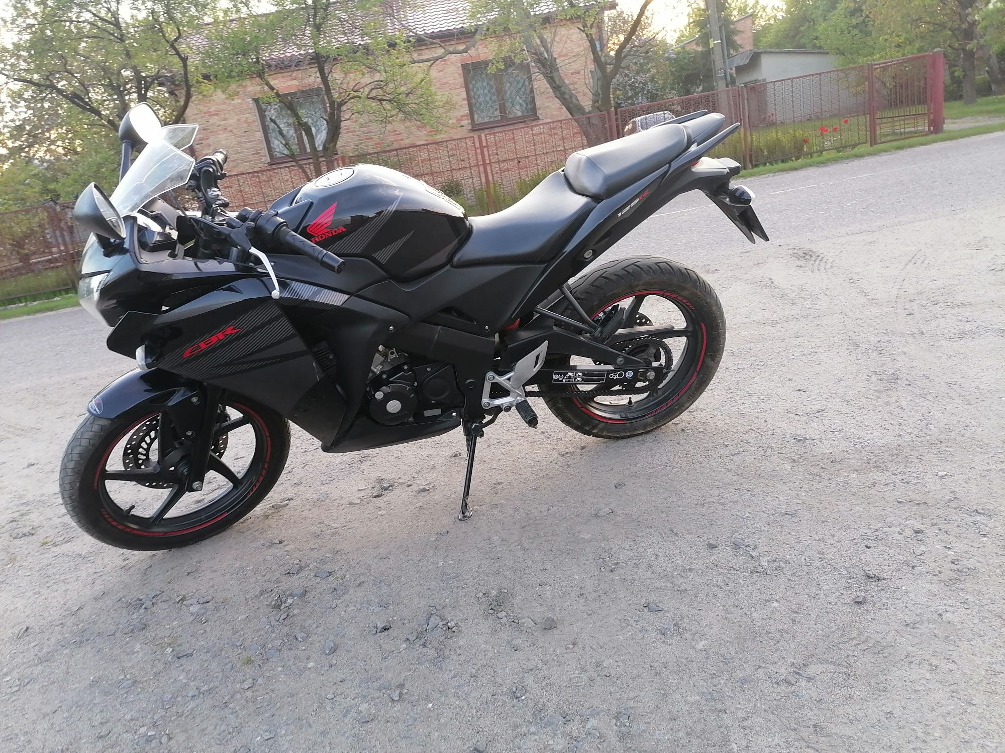 Honda  CBR  125r