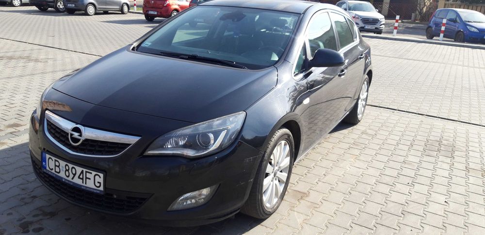 Sprzedam Opla Astrę IV P-J Cosmo 2011 rok - Uszkodzony silnik