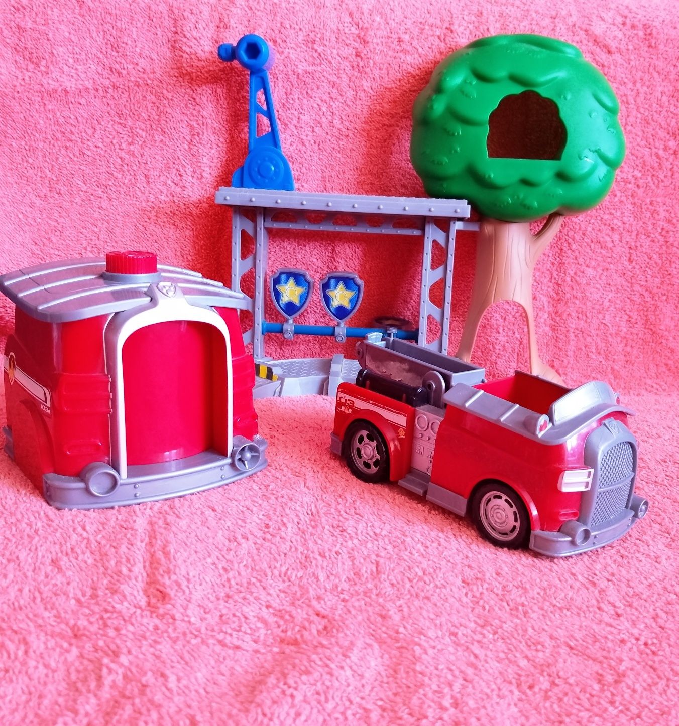 Sprzedam pojazdy i figurki psi patrol