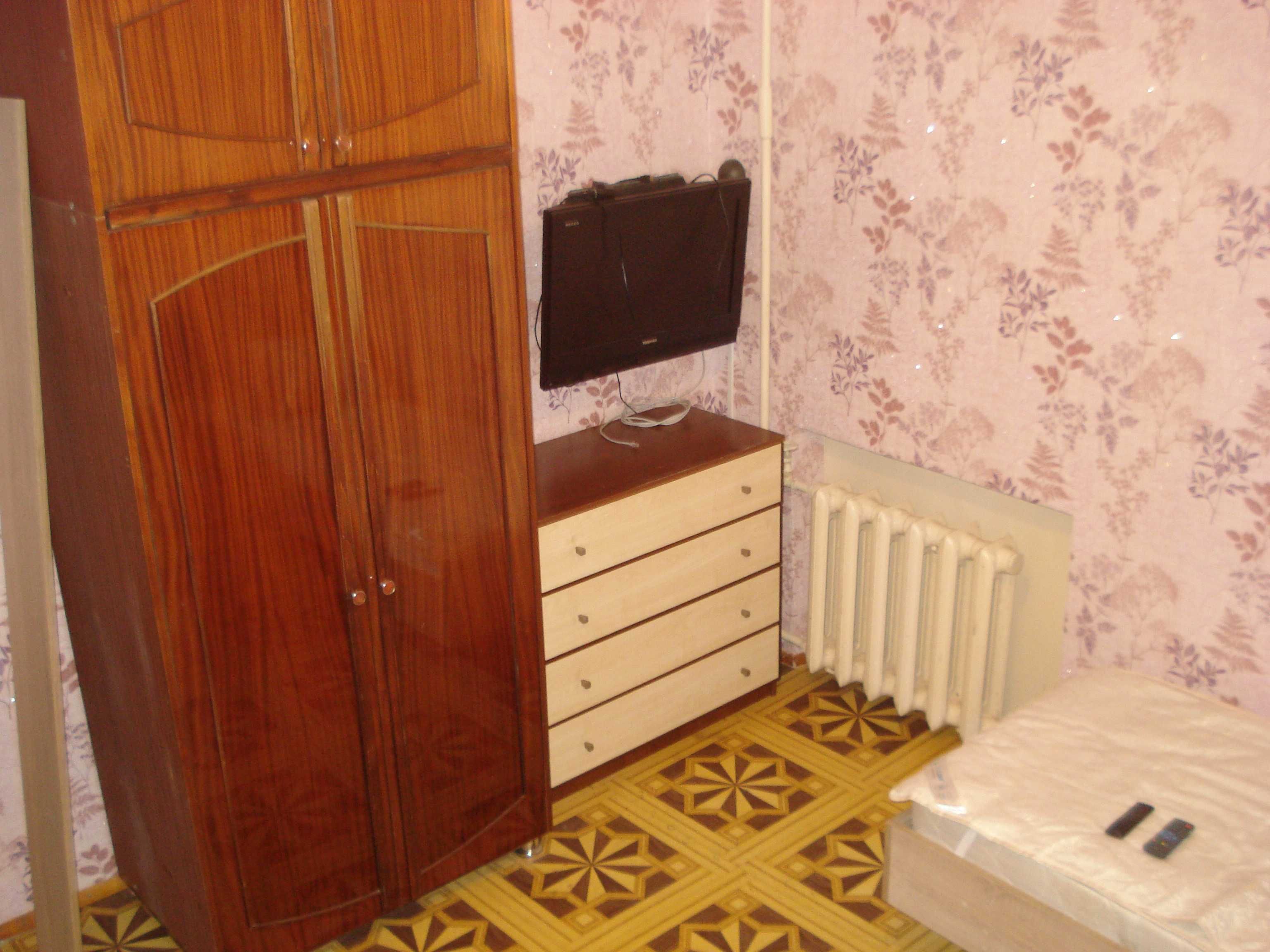 Сдам комнату недалеко от Киевского рынка девушке БЕЗ посредников.
