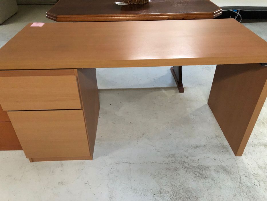 Secretaria com gavetas