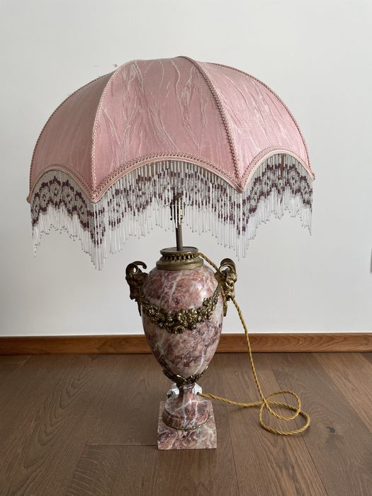 Lampa z kamienia Koral z mosieznymi zdobieniami vintage antyk ludwik