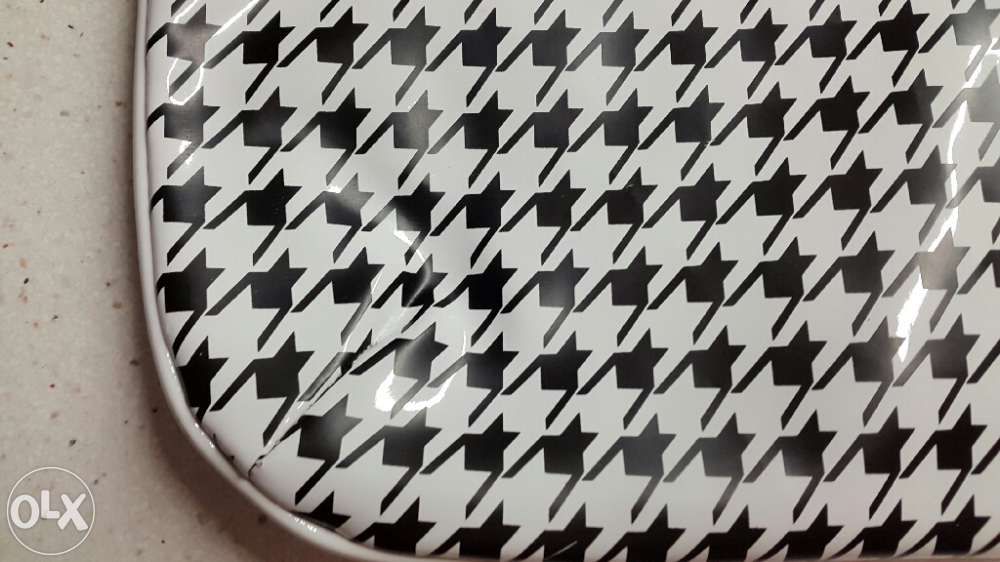 Mala preta e branca Bershka - Por estrear