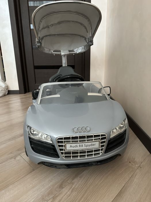 Машинка каталка Audi, в гарному стані