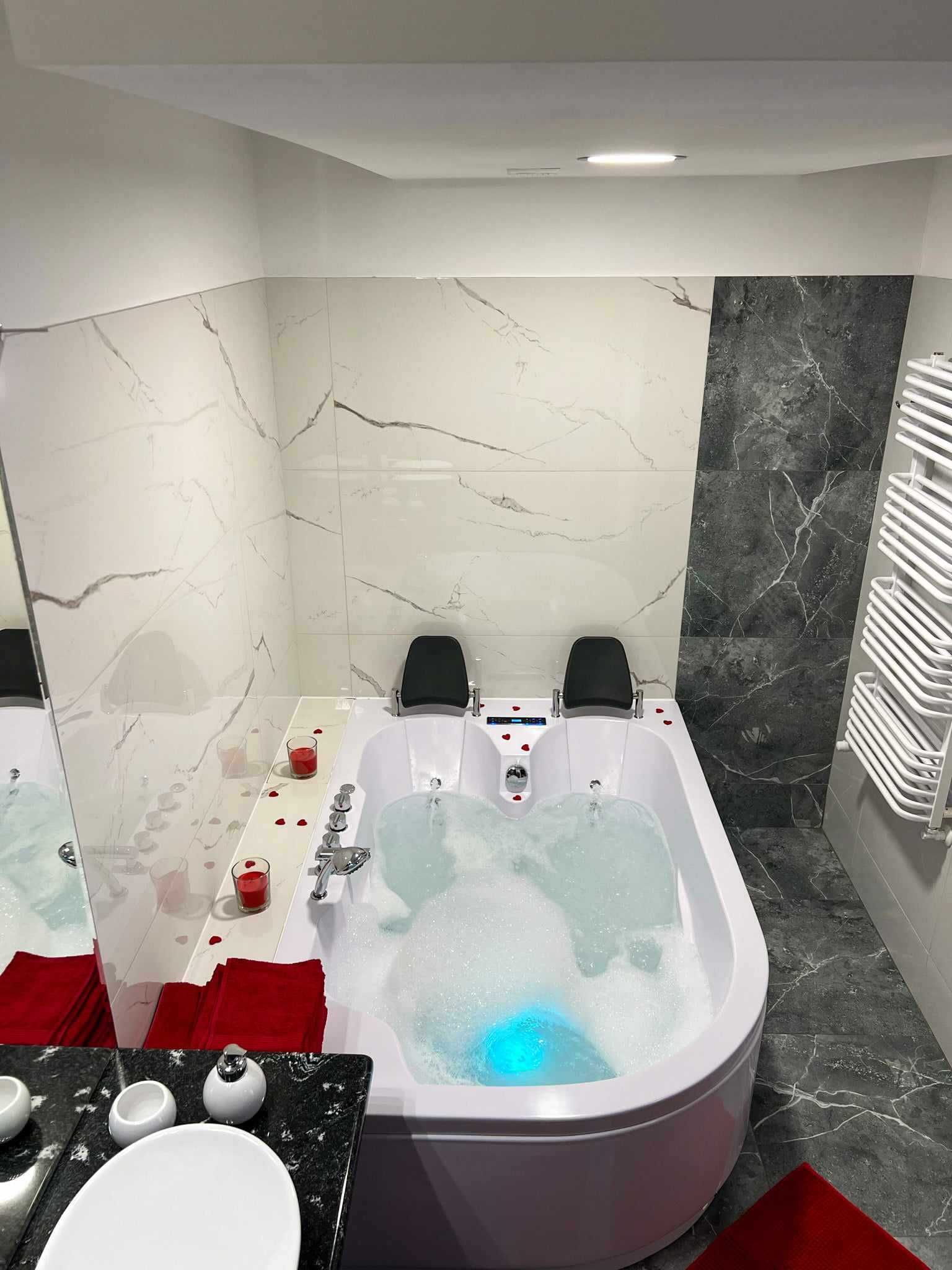 Apartament z Jacuzzi Romantyczny Wieczór dla Par Płock / Soczewka