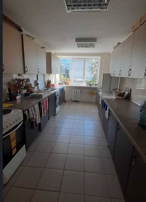 Продаж гарної кімнати з зручним місцерозташуванням.