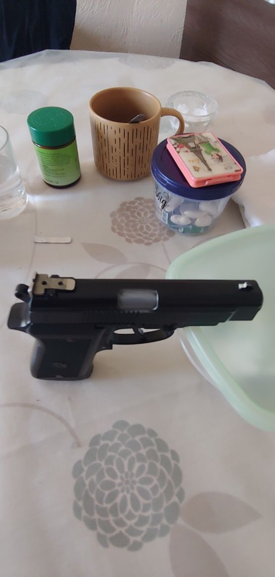 Продам ігрушочний пістолет
