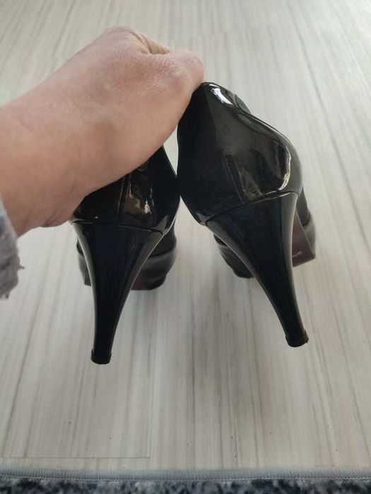 buty damskie na obcasie rozm. 39 firmy Gino Rossi