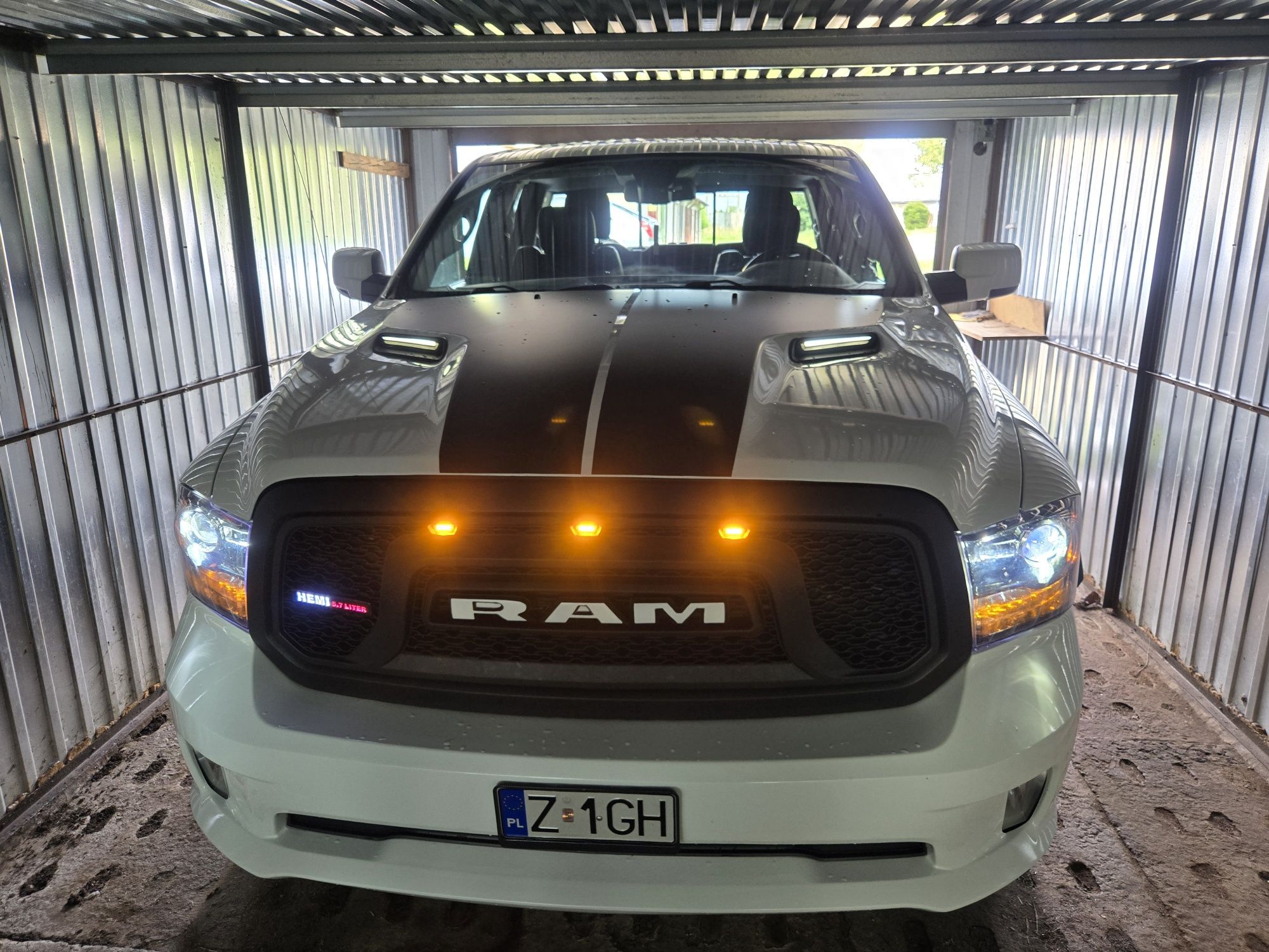 Ram 1500 5,7 z gazem