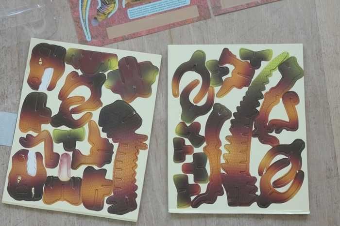 Dinozaury mini figurki "Dino tub" 48szt.,ELC+model do złożenia