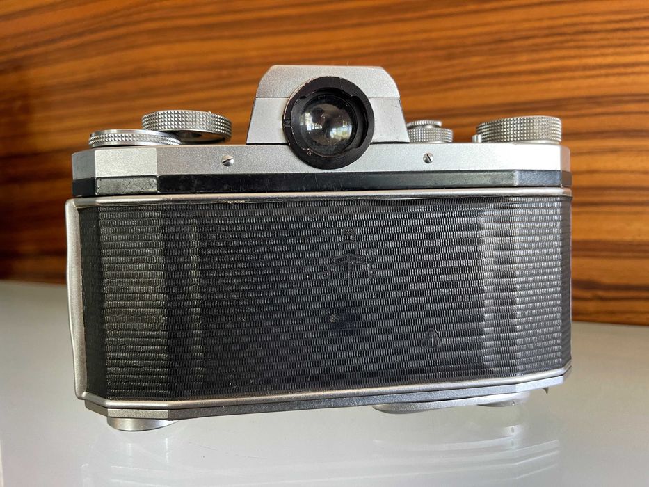 Câmara  Antiga – Praktica  com Objetiva Schneider-Kreuznach Xenar 50mm