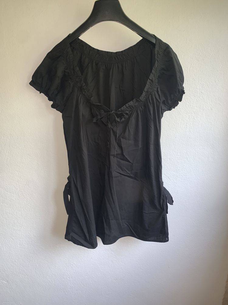 Blusa preta com pormenor transparente