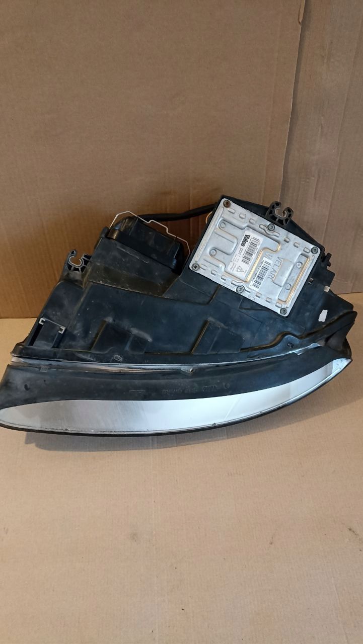 Lampa przednia prawa audi a4 b6 xenon cała ladna Europa