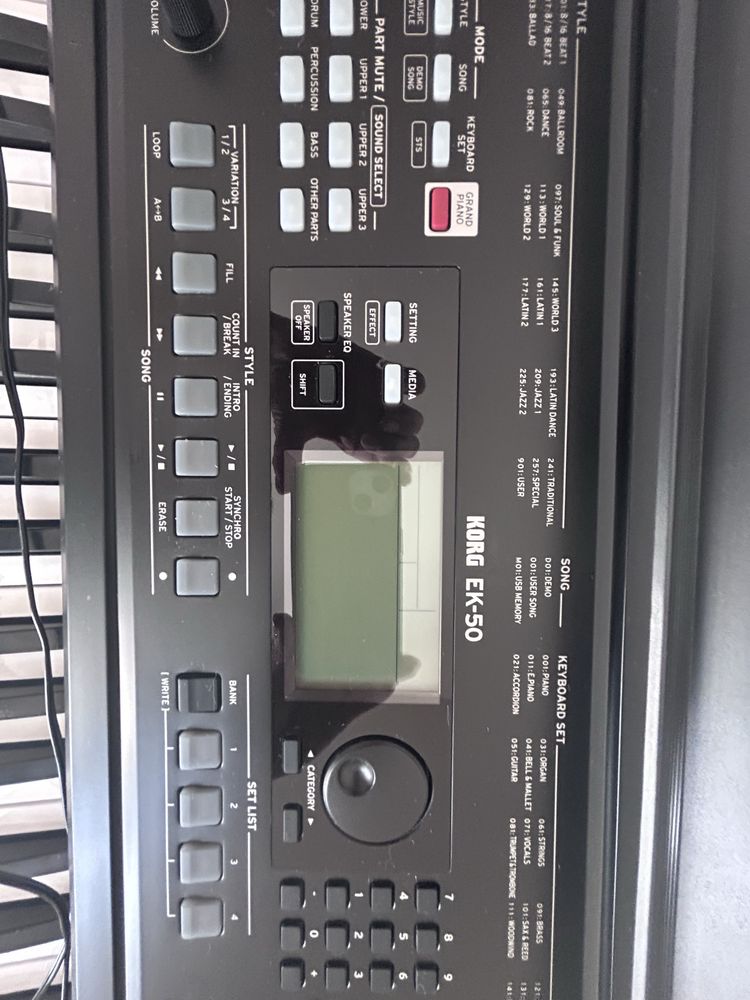Keyboard KORG EK-50 jak nowy