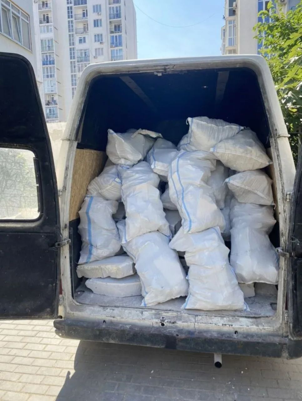 Вывоз мусора , Грузчики , Вывоз строительного мусора веток хлама мебел