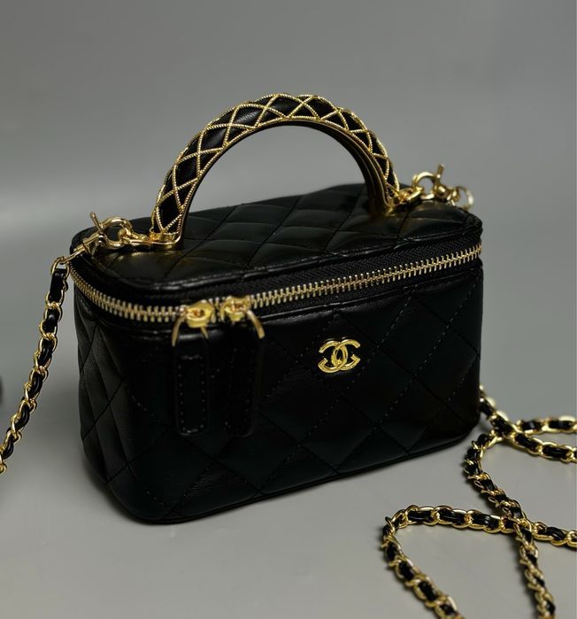 Сумка Chanel в чорному i білому  кольорах