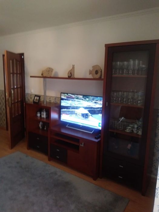 Mobília de cerejeira nova
