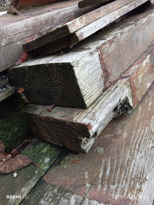 Dou barrotes de madeira para esxterio