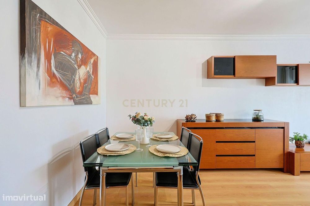 Apartamento T2 Remodelado e Mobilado com Arrecadação em Massamá – A 5