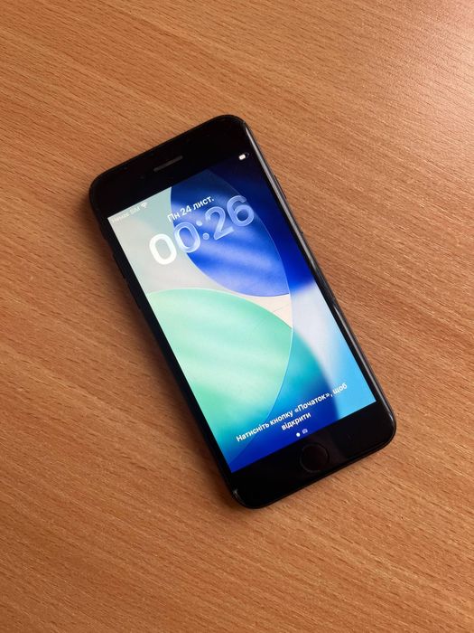 Apple Iphone SE 2020 64 GB в гарному стані