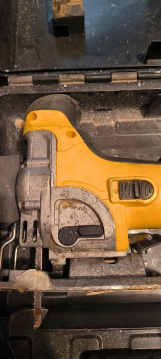 Wyrzynarka DeWalt DW333K