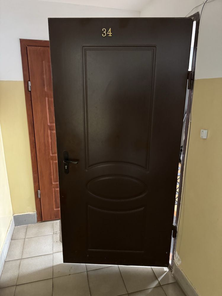 Продам входную дверь