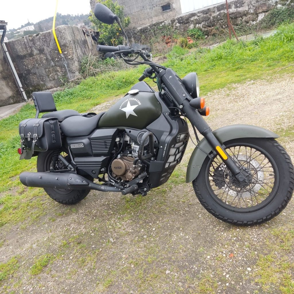Mota UM RENEGADE Comando em Muito Bom Estado