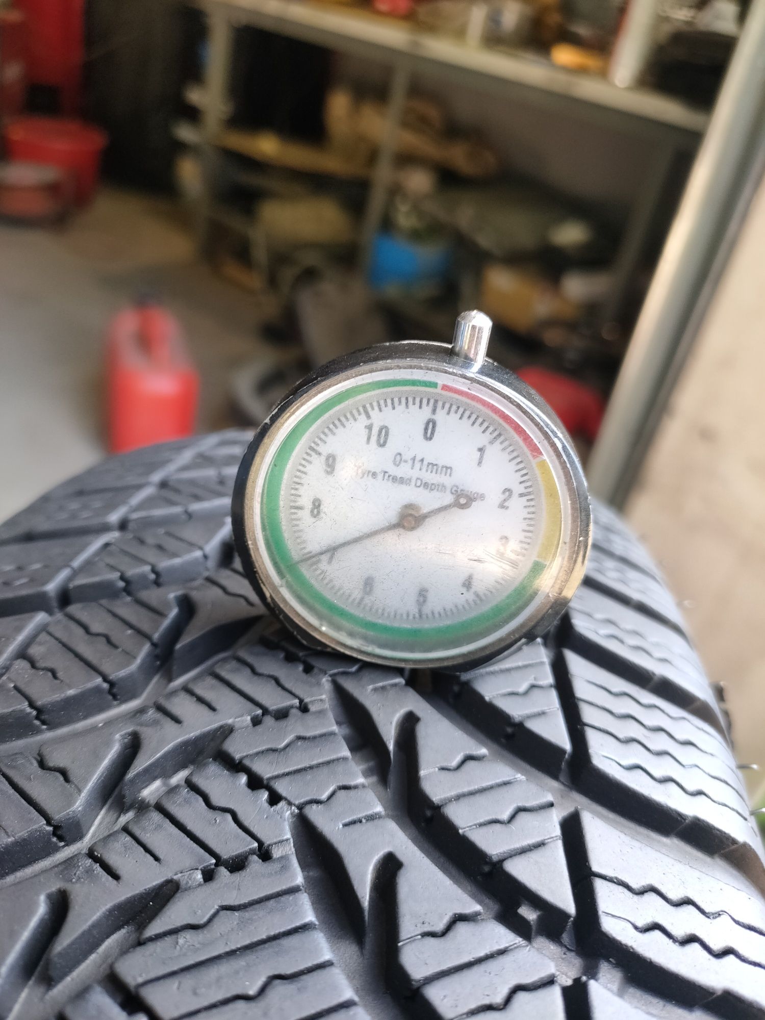 185/60r15 Michelin Alpin A4 z 2016r około 7mm