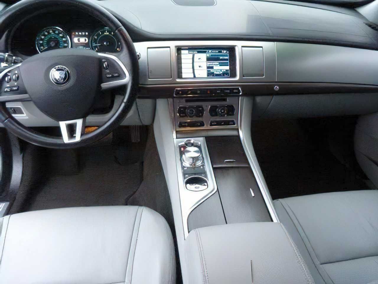 Jaguar Xf      2014