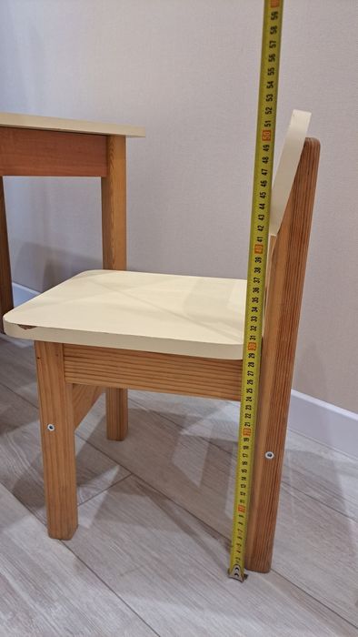 Дитячий стіл та два стільці