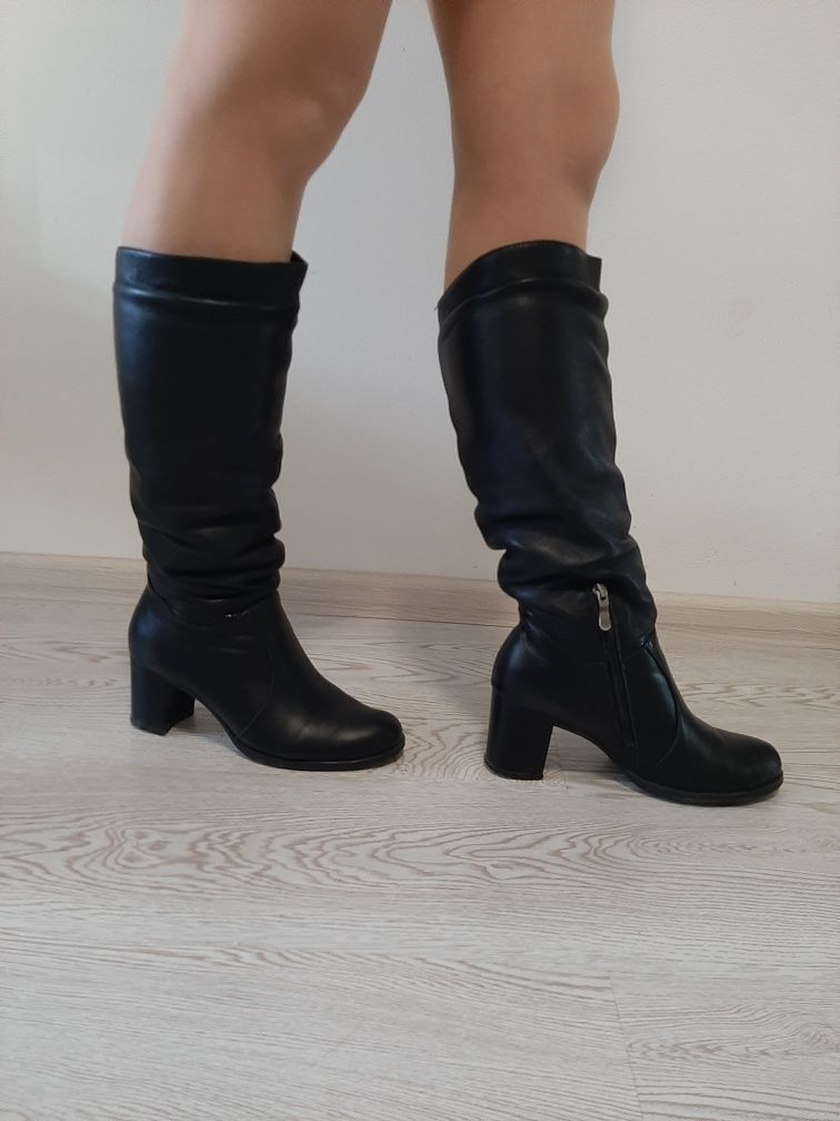 Продам кожаные сапоги