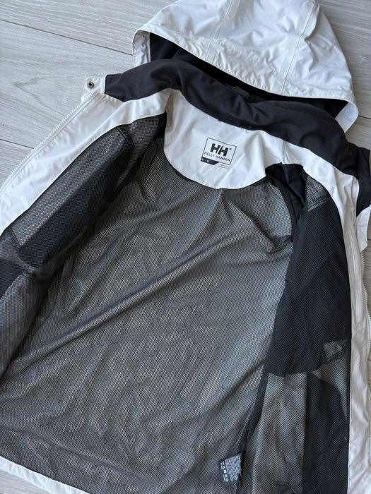 Куртка вітровка Helly Hansen Tech M білого кольору жіноча