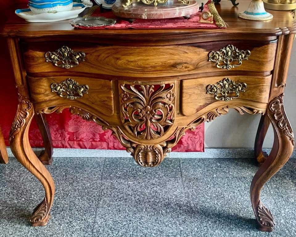 Mesa de saial vazado, D.José, em pau santo