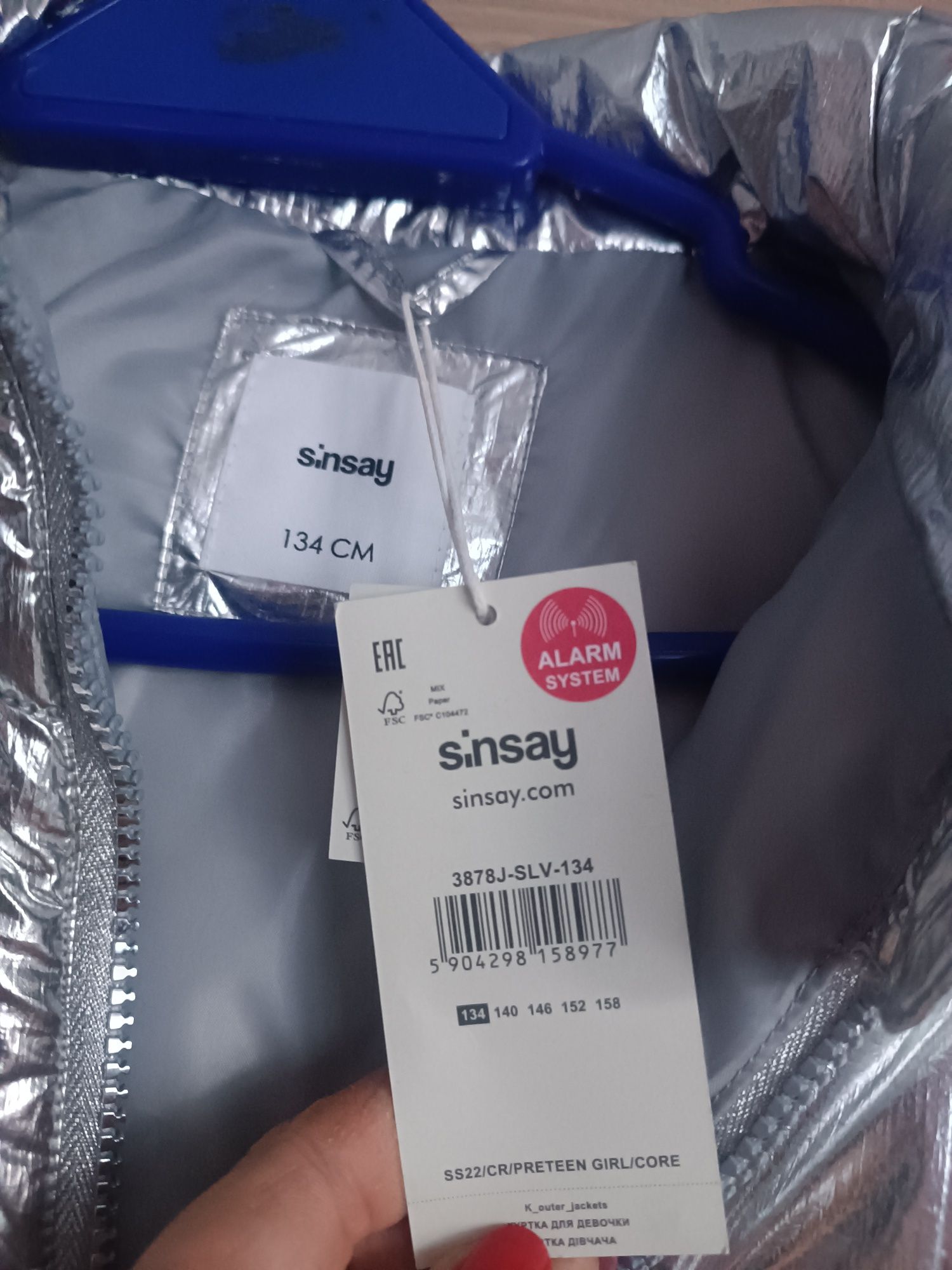 Nowa kurtka metaliczna Sinsay 134